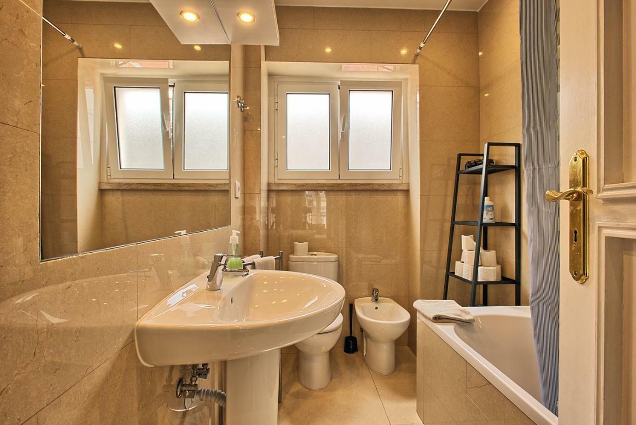 Almirante 3-four Bedrooms Apartament Lizbona