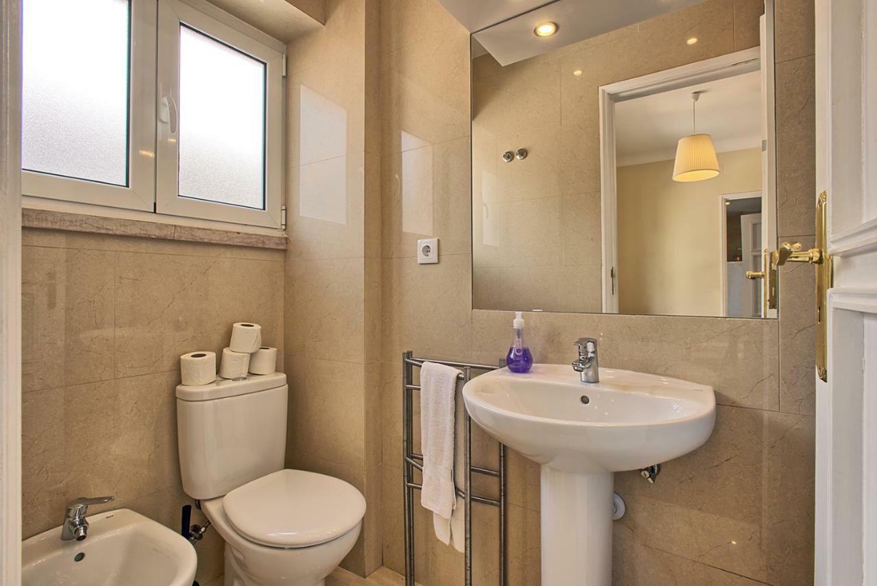 Almirante 3-four Bedrooms Apartament *