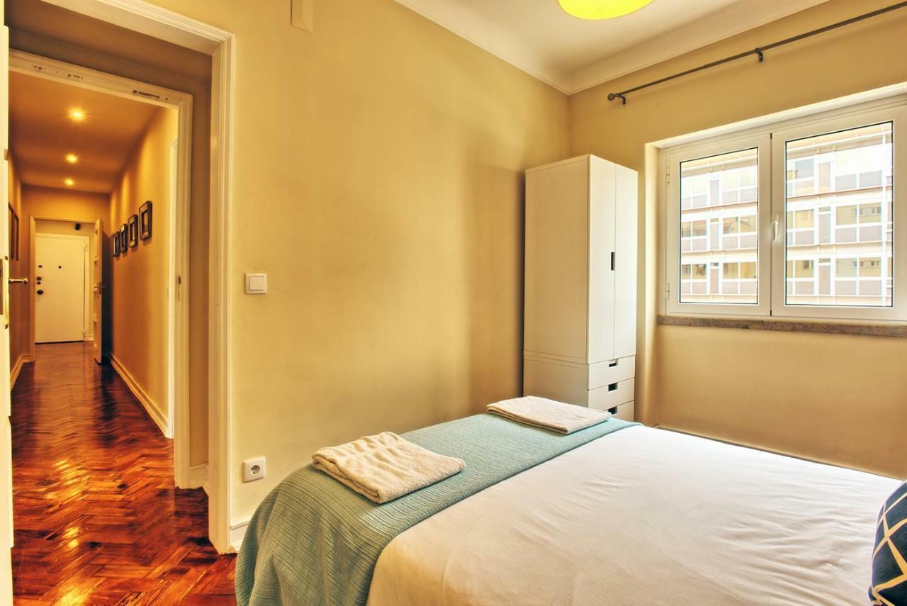 Almirante 3-four Bedrooms Apartament