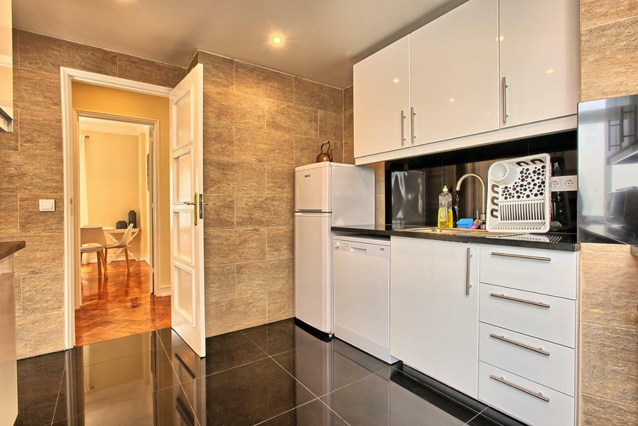 Almirante 3-four Bedrooms Apartament