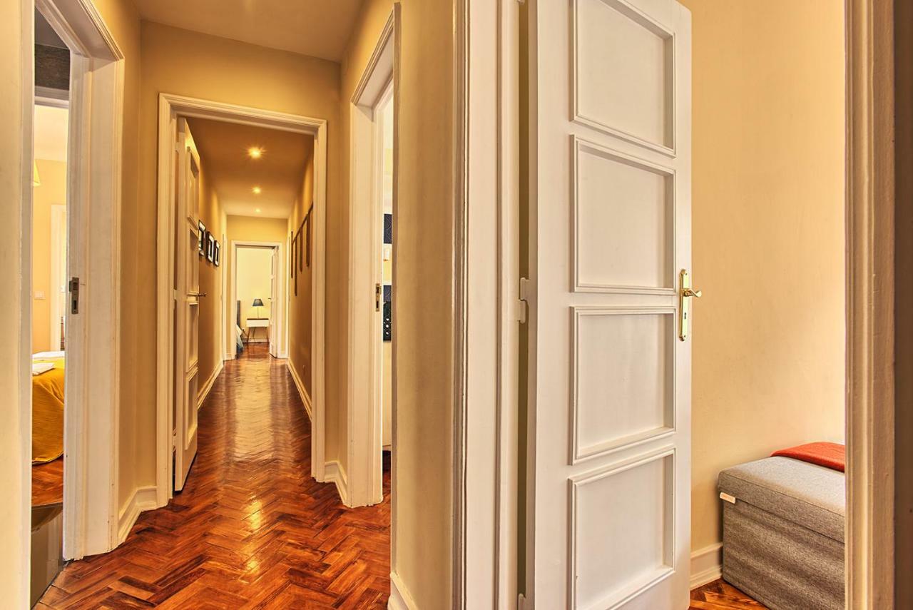 Almirante 3-four Bedrooms Apartament